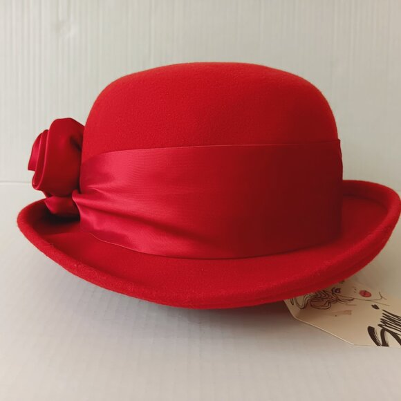 Vintage 1980s Sonni Women\'s Red Wool Cloche Hat With Fabric Rose Detail main image 5